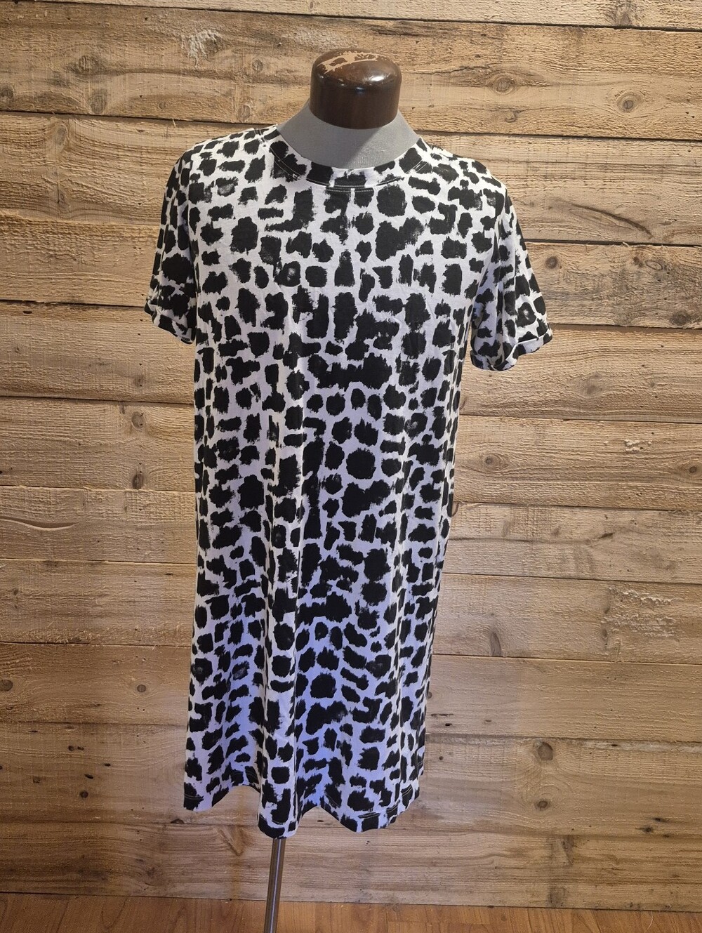 5/$50. Black & White Animal Print Short Sleeve Tunic Top